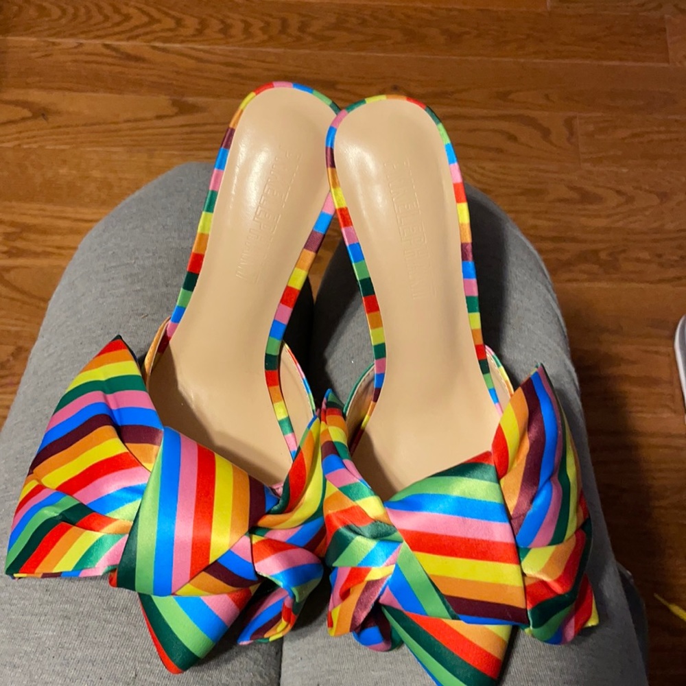 Pink elephant bow heels